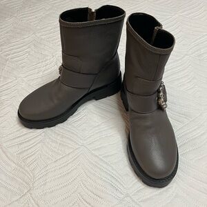 Karl Lagerfeld Paris Women’s Grey leather Lug Soles Mid Calf Boots. Size 8